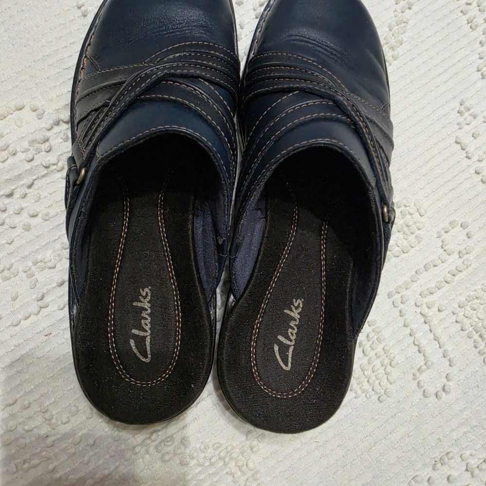 Clarks Navy Leather Clogs Mules Women's Size 7M Slip On Comfort Shoes - Picture 3 of 9